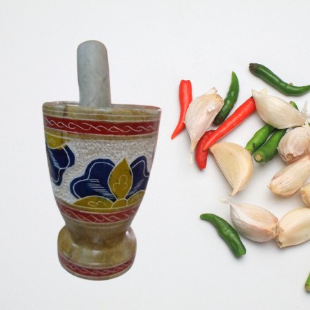 Pilão de pedra sabão decorado