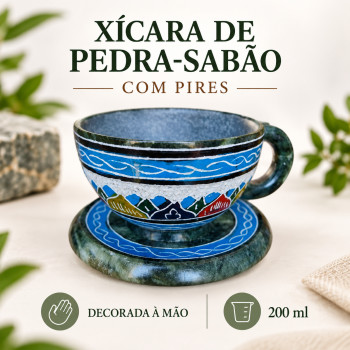 Xícara de chá de pedra sabão com pires decorada